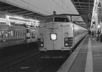 199001xx_485_かもめ_博多駅.jpg
