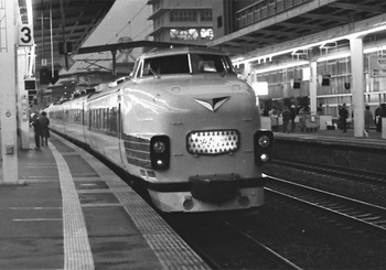 199001xx_485_みどり_博多駅.jpg